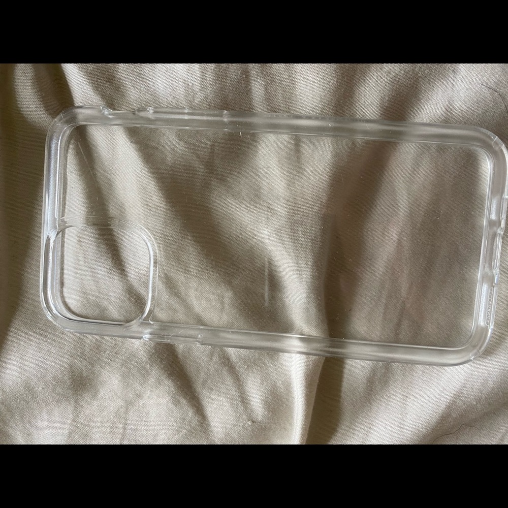 iPhone 11 Pro speck clear case